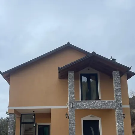 Shtepia Natyres Gjinar 2 Villa
